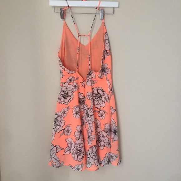 Dainty Hooligan Dresses - Picture 5 of 5